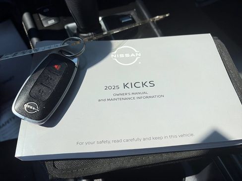 Used 2025 Nissan Kicks SV AWD/4WD image 9