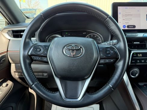 Used 2023 Toyota Venza XLE AWD/4WD image 11