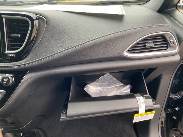 New 2027 Chrysler Pacifica Select FWD image 27