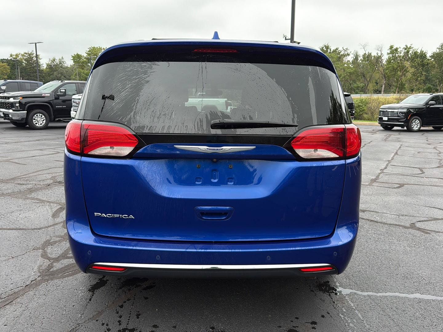 Used 2020 Chrysler Pacifica Touring-L FWD image 4