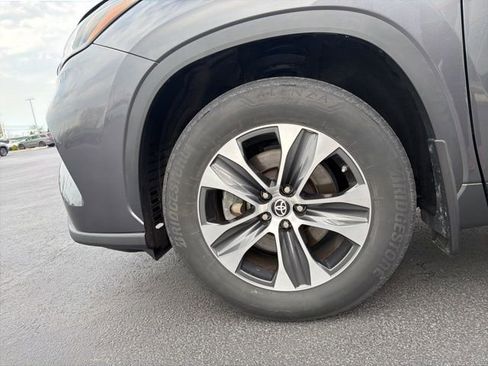 Used 2023 Toyota Highlander XLE image 10