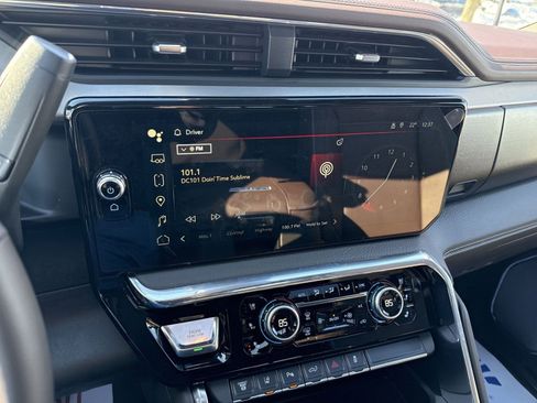 Used 2024 GMC Sierra 3500 Denali w/ Denali Reserve Package image 16