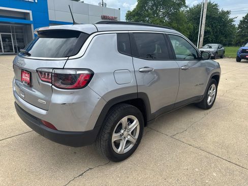 Used 2024 Jeep Compass Latitude AWD/4WD image 3