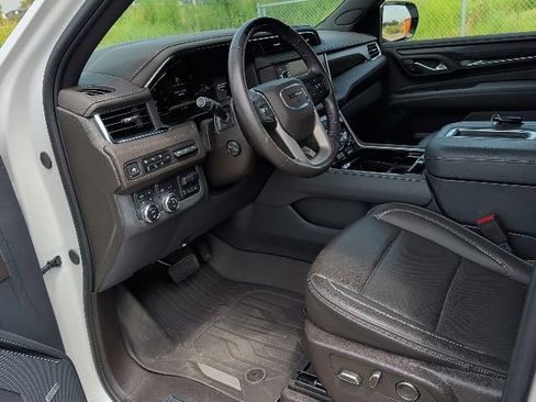 Used 2024 GMC Yukon XL Denali w/ Denali Reserve Package AWD/4WD image 14