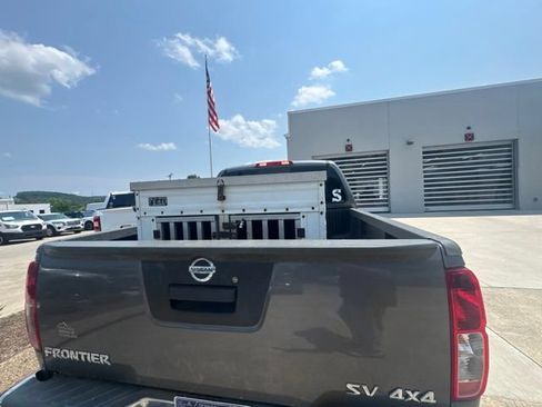 Used 2021 Nissan Frontier SV w/ SV Utility Package AWD/4WD image 11