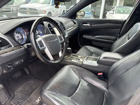 Used 2011 Chrysler 300 C RWD image 10