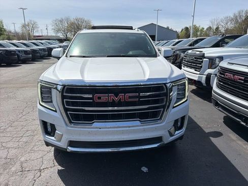 Used 2022 GMC Yukon SLT w/ SLT Luxury Package AWD/4WD image 3
