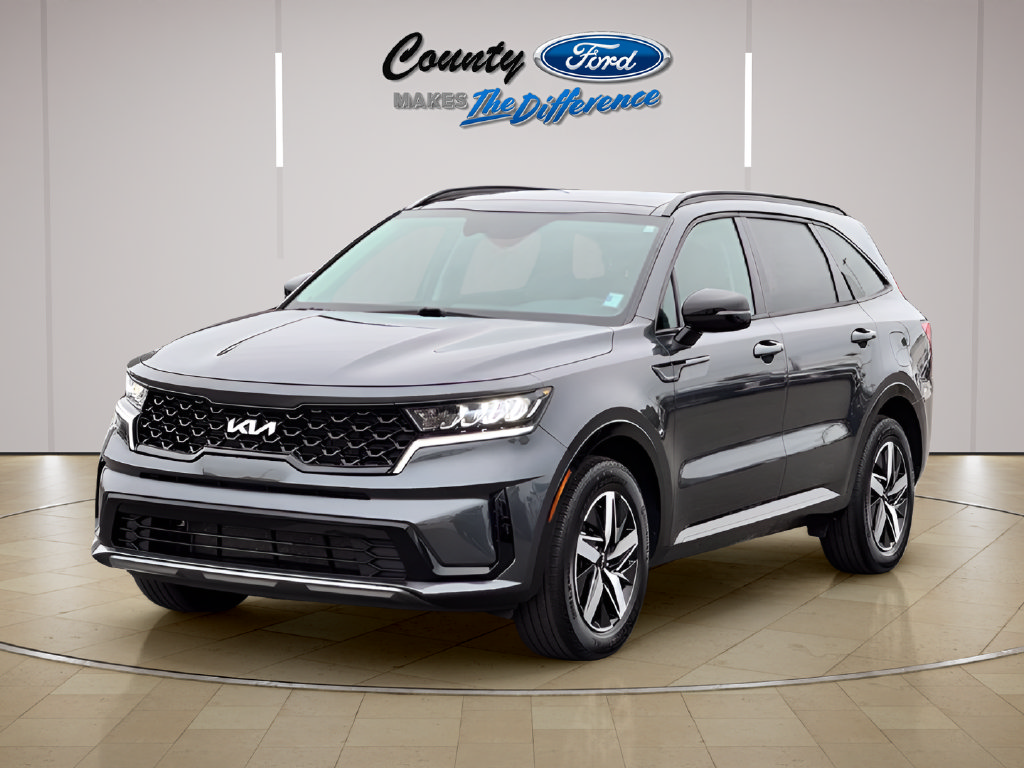 Used 2023 Kia Sorento S w/ Panoramic Sunroof Package FWD image 2