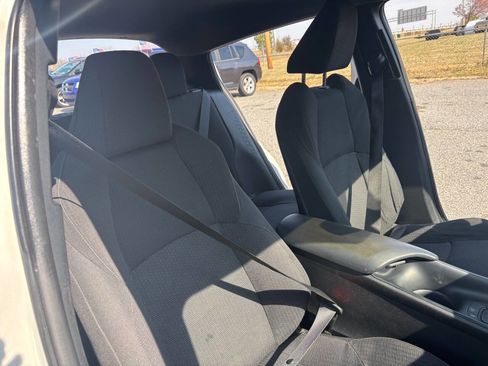 Used 2018 Toyota C-HR XLE image 18