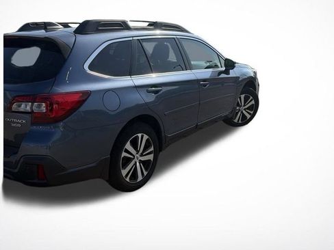 Used 2018 Subaru Outback 3.6R Limited AWD/4WD image 11