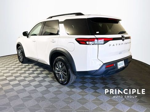 Used 2024 Nissan Pathfinder SV FWD image 7