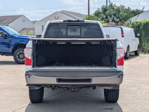 Used 2017 Nissan Titan PRO-4X AWD/4WD image 6