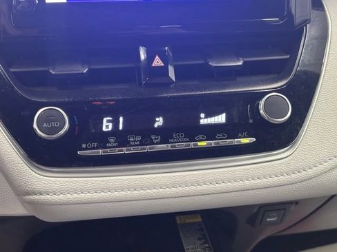 Used 2024 Toyota Corolla SE w/ SE Premium Package FWD image 24