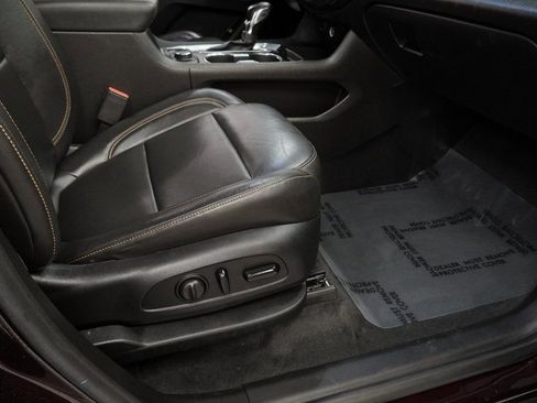 Used 2021 Chevrolet Traverse LT image 49