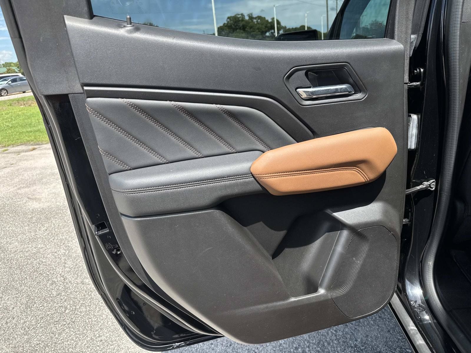 Used 2023 GMC Canyon AT4 w/ AT4 Premium Package AWD/4WD image 15