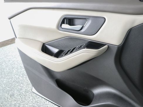 Used 2025 Nissan Rogue SV FWD image 21