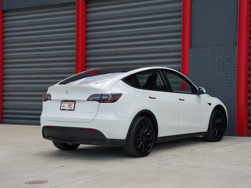 Used 2023 Tesla Model Y Long Range AWD/4WD image 11