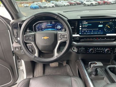 Used 2022 Chevrolet Silverado 1500 LTZ AWD/4WD image 17