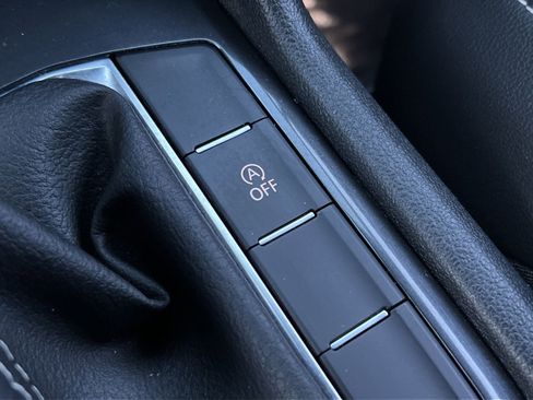 Used 2024 Volkswagen Tiguan Wolfsburg Edition image 33