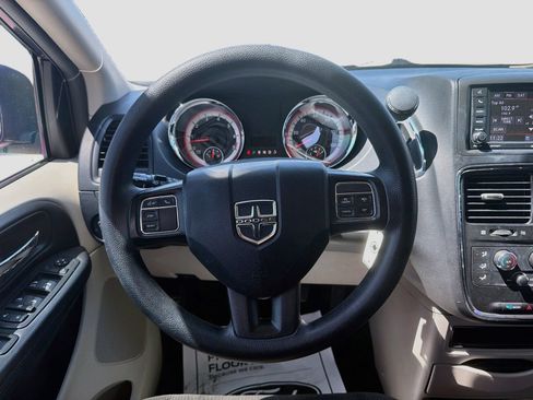 Used 2018 Dodge Grand Caravan SE w/ UConnect Hands-Free Group FWD image 15