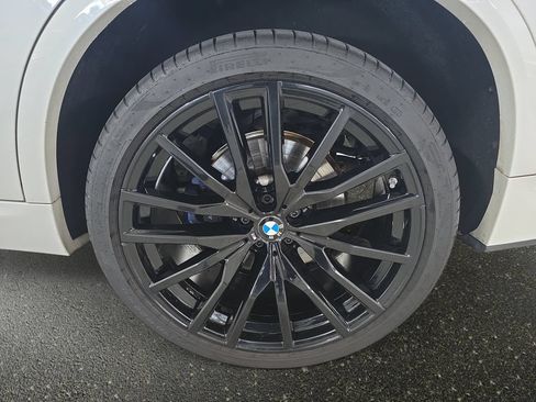 Used 2024 BMW X5 sDrive40i w/ M Sport Package RWD image 32