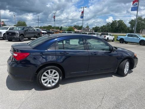 Used 2011 Chrysler 200 Touring FWD image 10