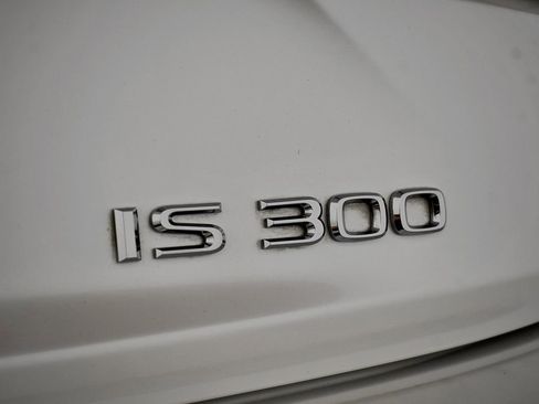 Used 2020 Lexus IS 300 image 18