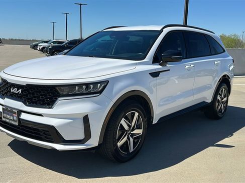 Used 2023 Kia Sorento S image 8