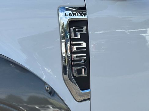 Used 2019 Ford F250 Lariat w/ Chrome Package image 11