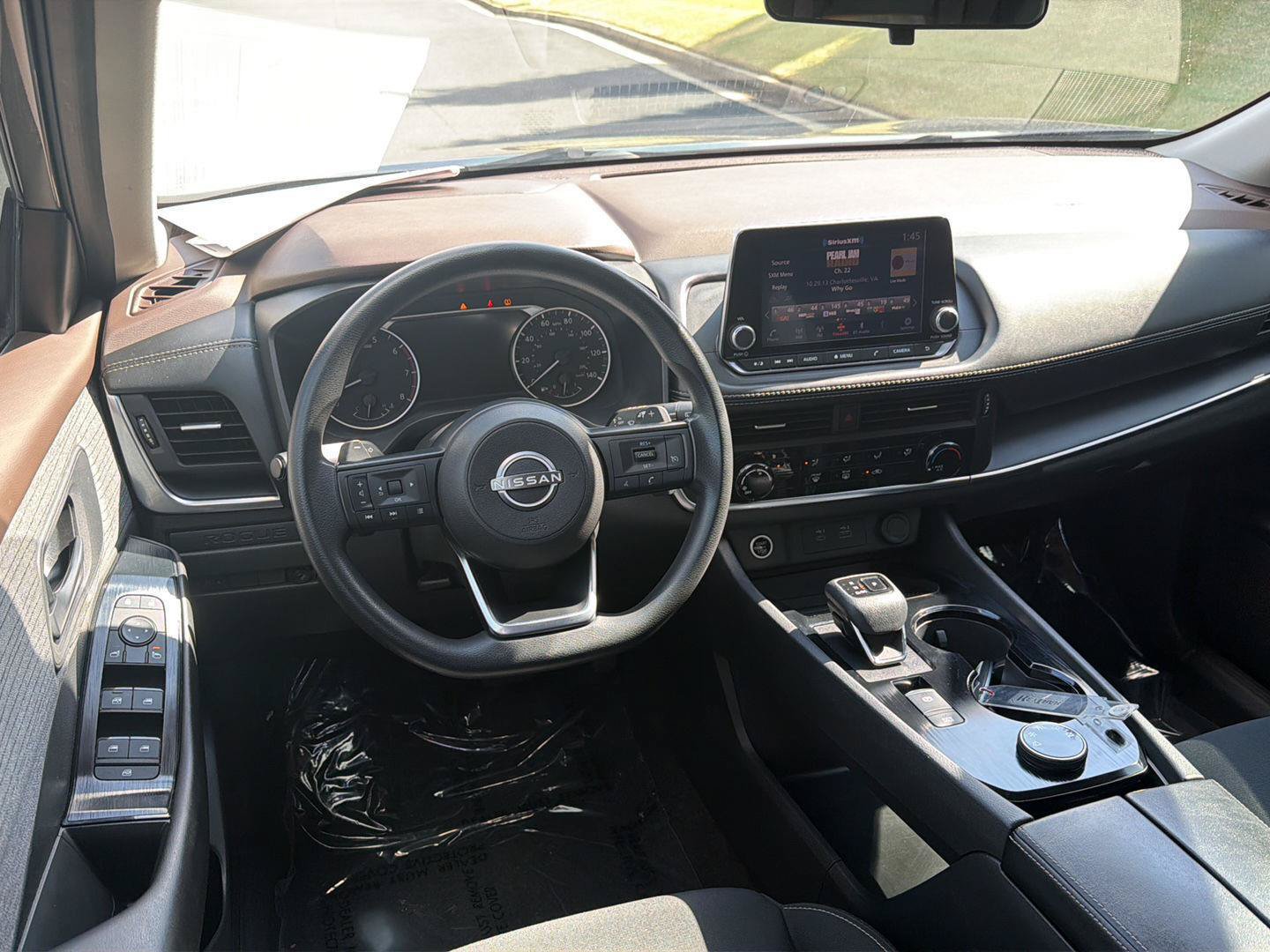Used 2023 Nissan Rogue S AWD/4WD image 18