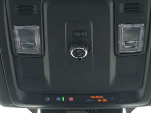 Used 2025 Chevrolet Tahoe LT RWD image 10
