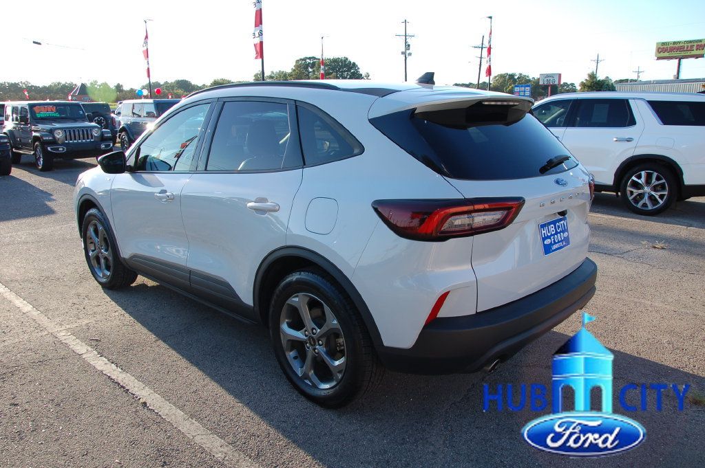 Used 2025 Ford Escape ST-Line FWD image 3