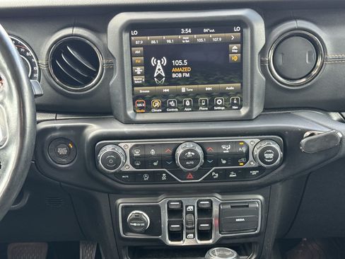Used 2023 Jeep Wrangler Unlimited Sahara AWD/4WD image 17