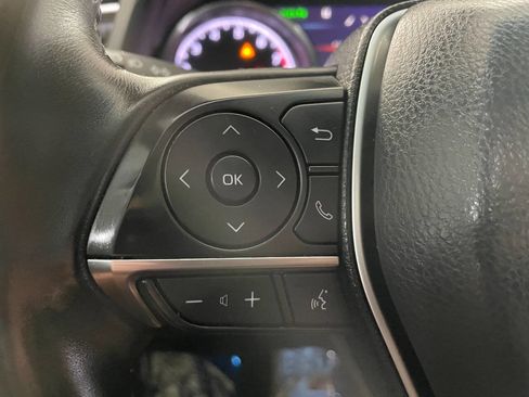 Used 2018 Toyota Camry XLE image 38