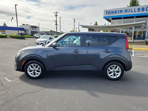 Used 2022 Kia Soul LX w/ Technology Package FWD image 3