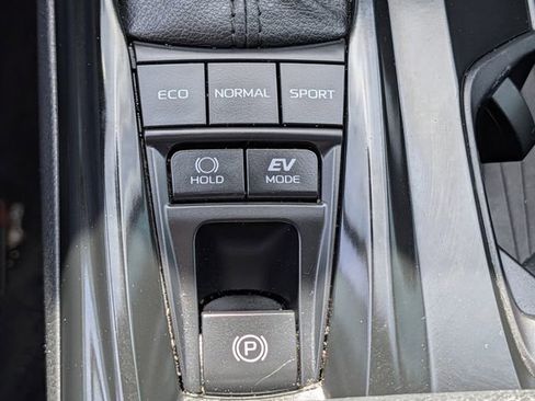 Used 2025 Toyota Camry SE w/ Convenience Package FWD image 16