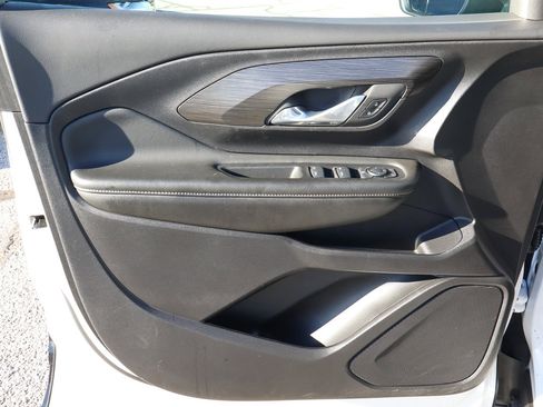 Used 2024 GMC Terrain SLE image 13