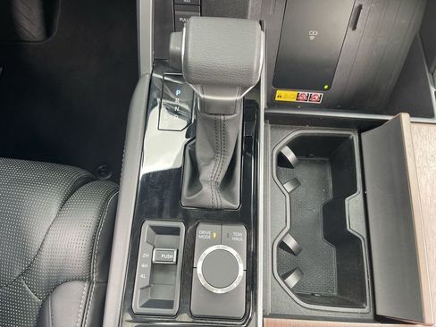 Used 2025 Toyota Sequoia Capstone image 16