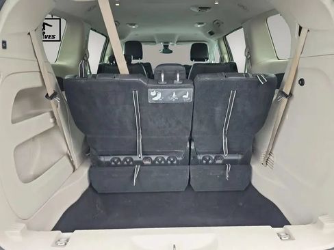Used 2017 Chrysler Pacifica Touring-L Plus w/ Tire & Wheel Group FWD image 11