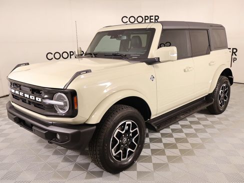 Used 2025 Ford Bronco Outer Banks AWD/4WD image 11