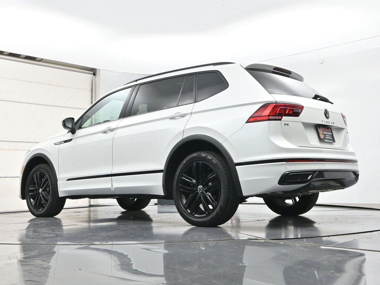 Used 2022 Volkswagen Tiguan SE R-Line AWD/4WD image 31
