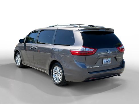 Used 2015 Toyota Sienna XLE w/ XLE Navigation Package FWD image 3