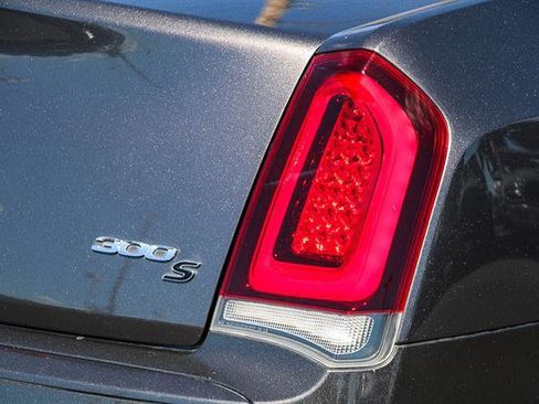 Used 2018 Chrysler 300 S image 11