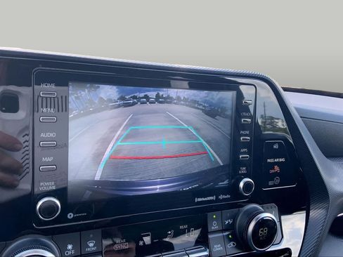 Used 2021 Toyota Highlander XSE FWD image 25