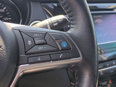Used 2019 Nissan Rogue SV w/ Premium Package FWD image 20