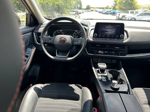Used 2025 Nissan Rogue SV AWD/4WD image 31
