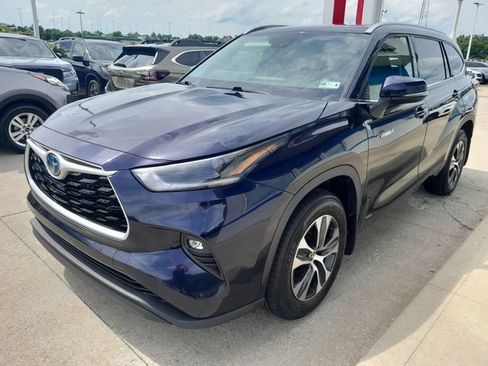 Used 2021 Toyota Highlander XLE AWD/4WD image 5