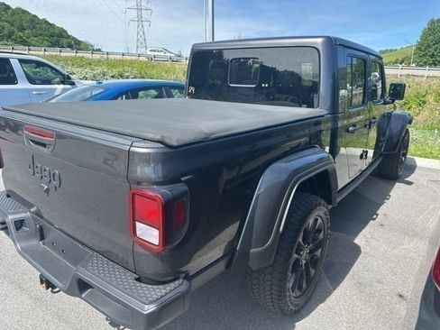 Used 2025 Jeep Gladiator Sport AWD/4WD image 15