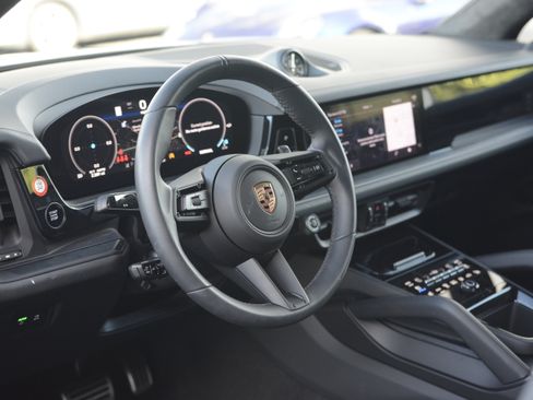 Certified 2026 Porsche Cayenne GTS AWD/4WD image 4