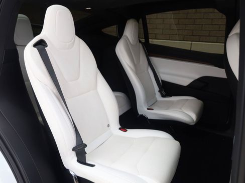 Used 2023 Tesla Model X AWD/4WD image 21